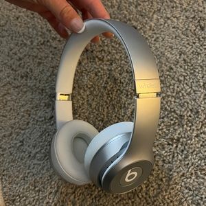 Beats Solo Bluetooth Wireless On-Ear Headphones - Silver